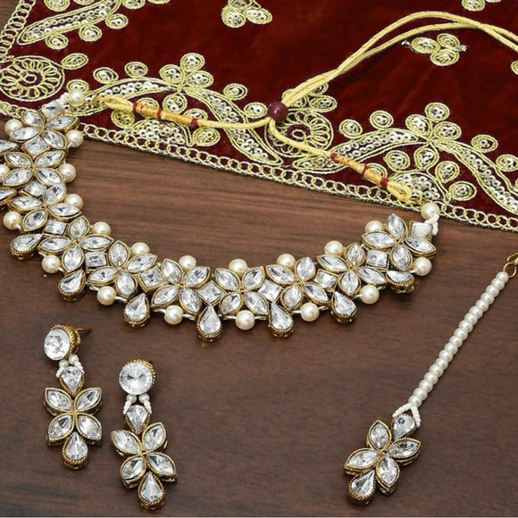 New unboxed jewellery set.. - Picture 3 of 3